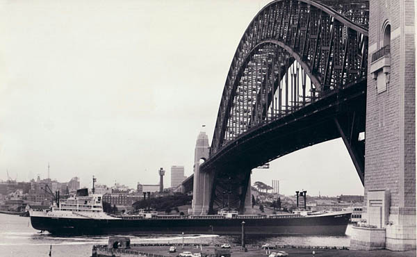 Vessel entering Sydney harbour