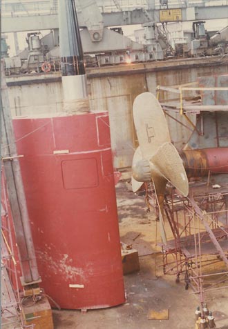 Lowering the stern over the rudder stock