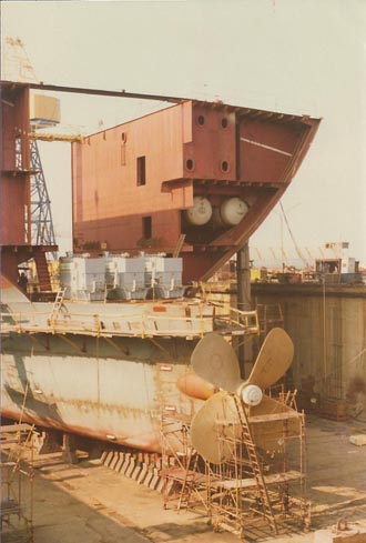 Aft section with alternators