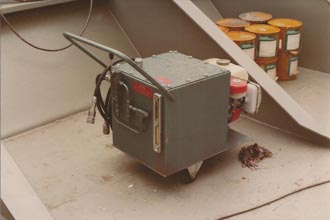 Emergency pump for operating hatch covers