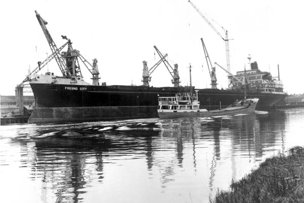 Ship alongside at fitting out berth