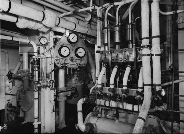 View of aft end of engineroom.